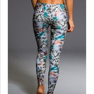 Onzie green print pants